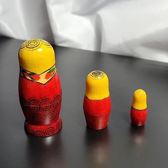 3 piece Matryoshka Russian Nesting Dolls - Picture 2 of 5
